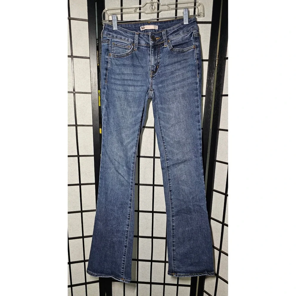 SO Low Rise Bootcut Jeans Size 3 / 26W Medium Wash‎ Stretch Denim